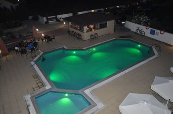 Sarti Plaza Hotel Екстериор снимка