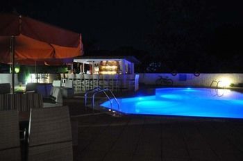 Sarti Plaza Hotel Екстериор снимка